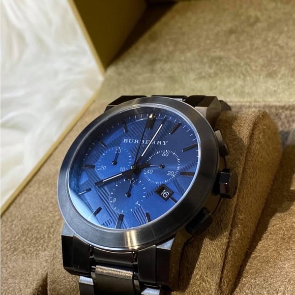 Burberry Men’s Large Check Gray Ion-Plated Stainless Steel Watch
Swiss… - Picture 4 of 13